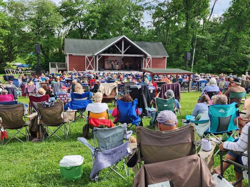 The stage and the audience at the Gettysburg Bluegrass Festival 